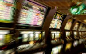 V
arian Bingo 90 Bola di mona36 – tiket strip dengan tiga baris hadiah bertingkat